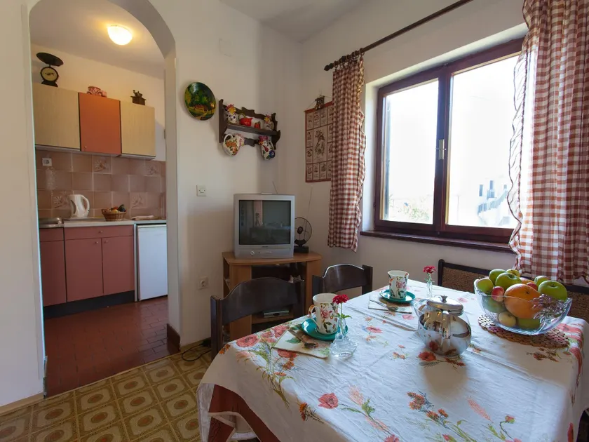 Apartment with terrace near the beach - Image 1