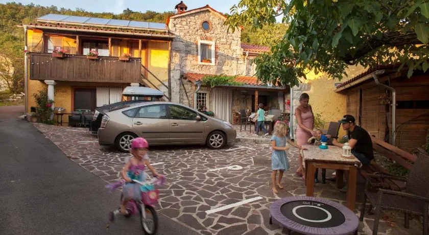 Hostel Xaxid - Image 1