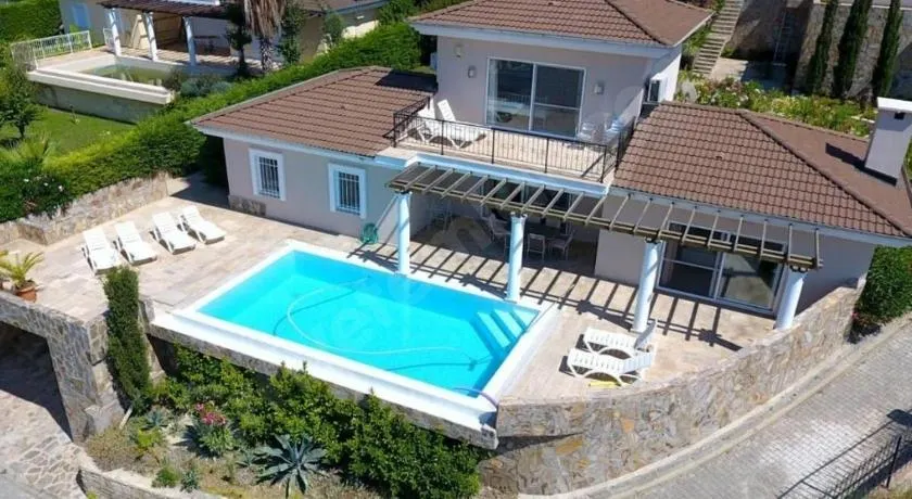 Villa Melli-Ilay - Image 1