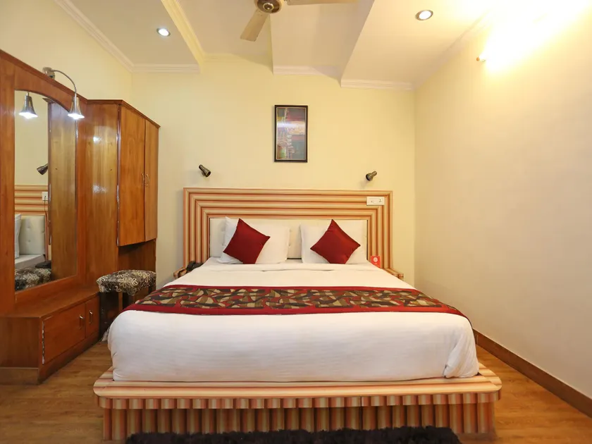 OYO 4889 Hotel Moon 2 - Image 1