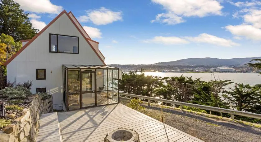 Harbour Views - Image 1