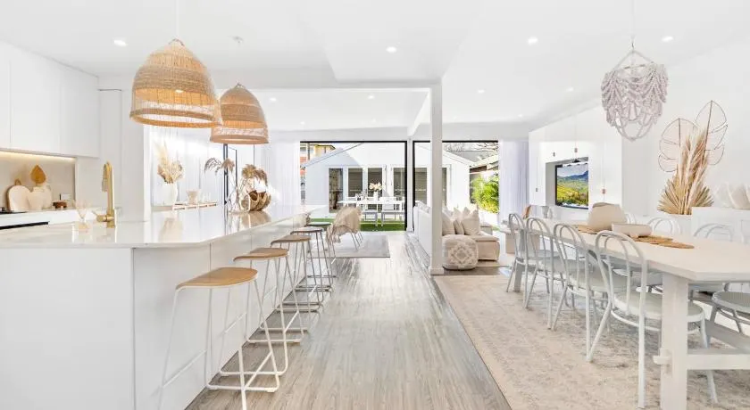 Luxury Urban Oasis - Image 1