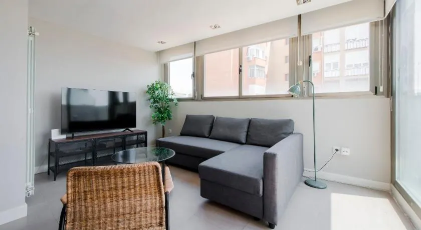 Smart Penthouse en Adrian Pulido con Parking - Image 1