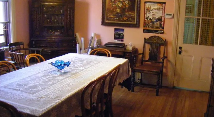 Auberge des Arts Bed and Breakfast - Image 1