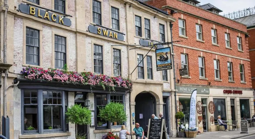 The Black Swan Inn - Image 1