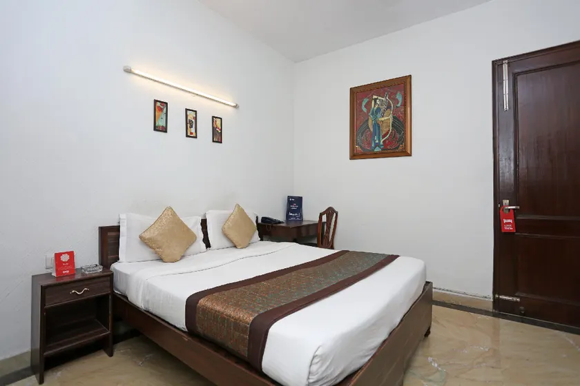 OYO 2256 Hotel Excellency - Image 1