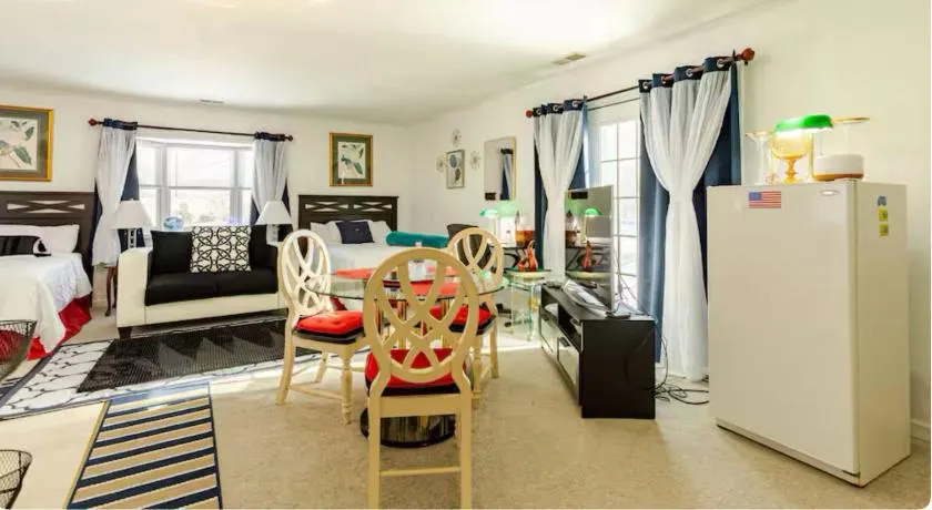 Charming Carmel Suite 8 min to Carmel Arts District - Image 1
