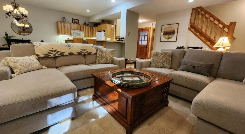 Woods Way Hideaway - minutes from Petoskey & Harbor Springs - close to beaches, skiing & more! - Image 1
