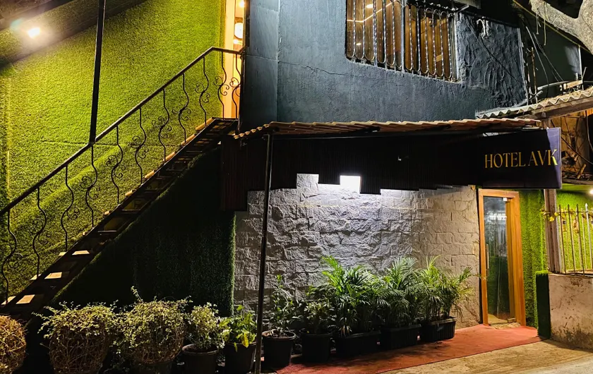 Hotel AVK-Near Kokilaben Hospital & Versova Beach- Rooms with Kitchen - Image 1