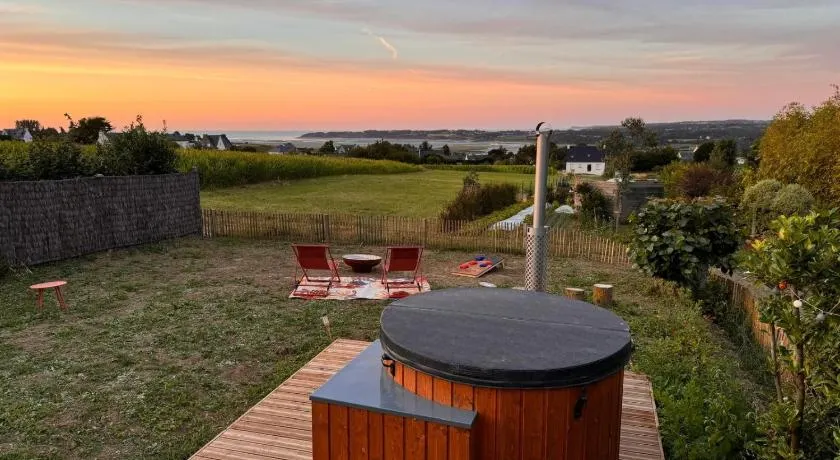 Maison avec terrasse, jardin et internet haut débit | Vue jardin - Image 1