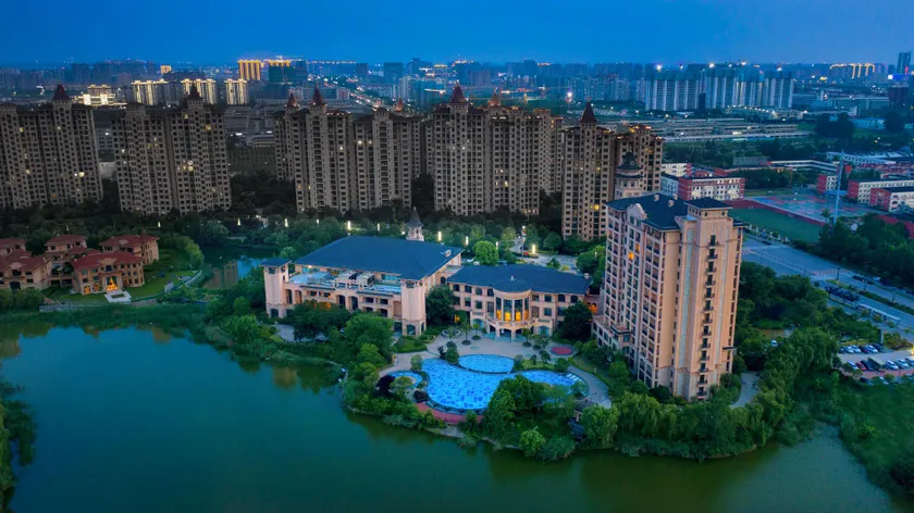 Suqian Shangyang Lake New Century Hotel - Image 1