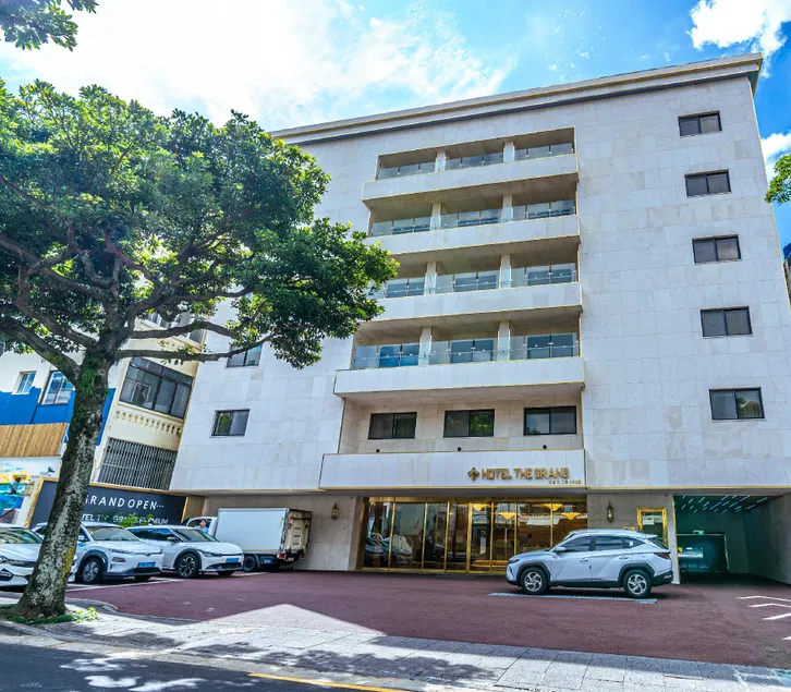 Hotel The Grang Seogwipo - Image 1