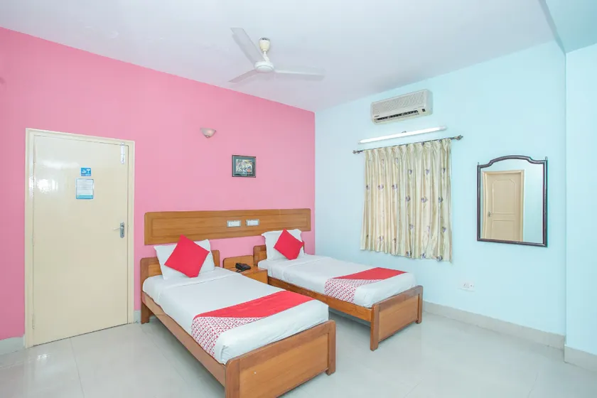OYO Hotel Red Carpet Residence Near Lalbagh Botanical Garden - Image 1