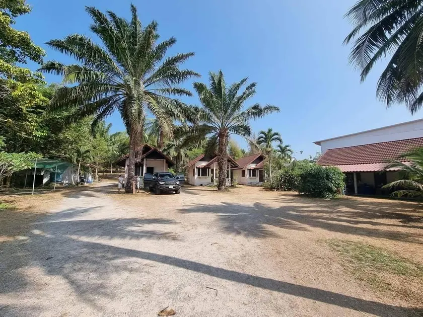 Chill Beach Resort - Image 1