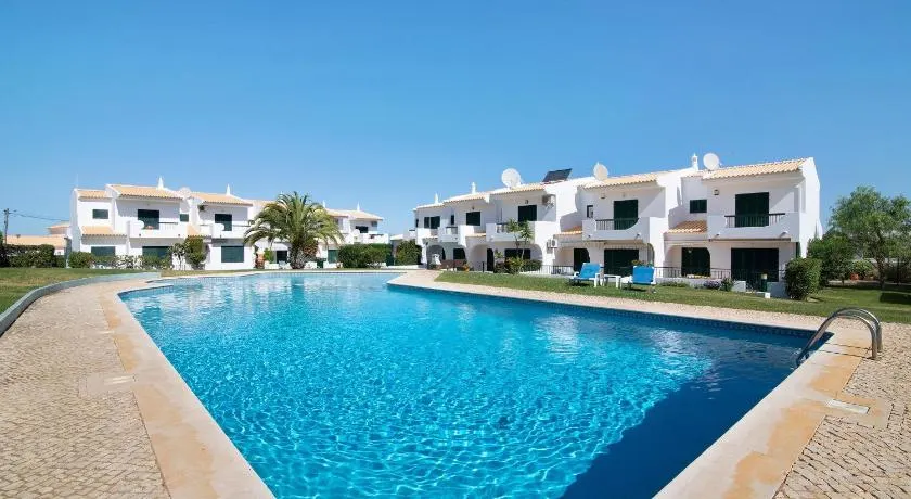 Villa avec barbecue, piscine et terrasse | Vue jardin | Parfaite pour le travail à distance - Image 1