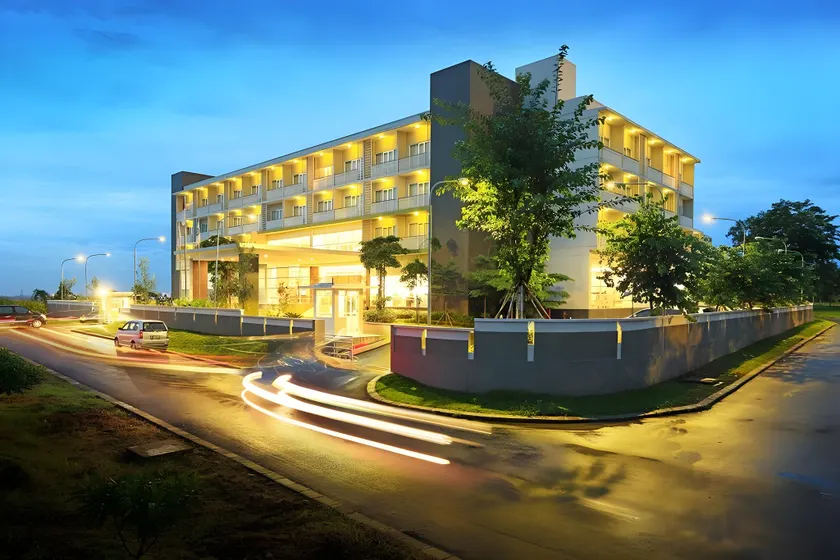TreePark Hotel Karawang - Image 1