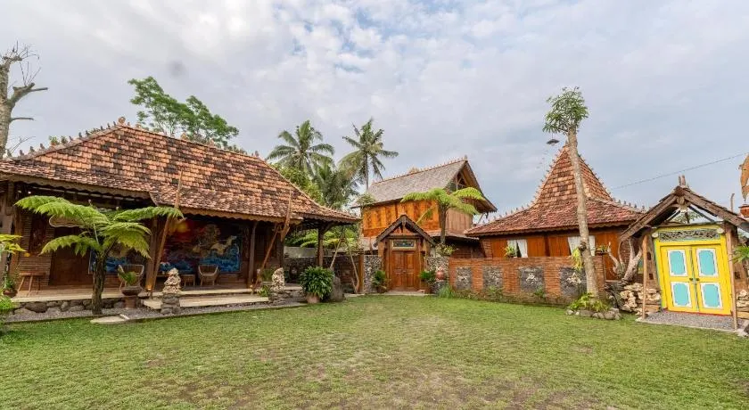 Villa Kaluna - 3 Bedroom Javanese Villa in Kaliurang - Image 1