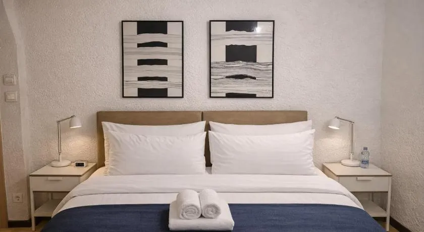 Tre Porte Rooms & Bar - Image 1