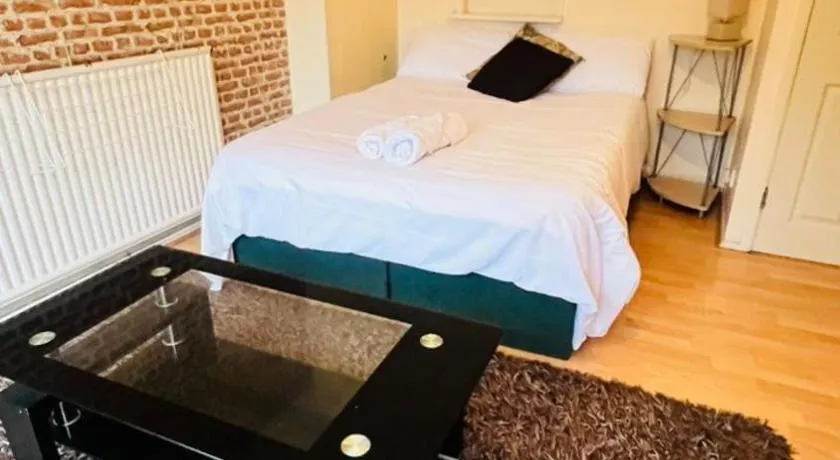 Convenient Retreat Rooms - Image 1