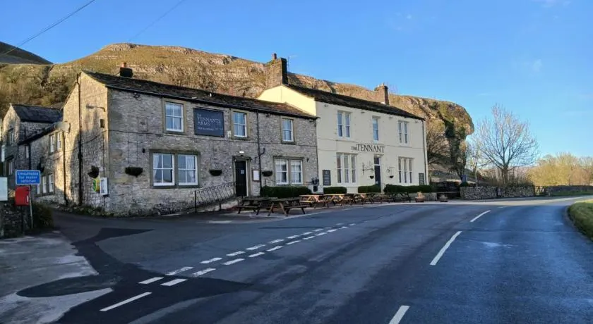 The Tennants Arms Hotel - Image 1