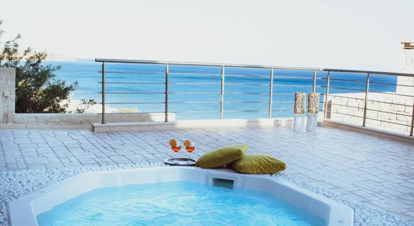 Private Luxury Villa with Whirlpool - Walk to Beach - Image 1