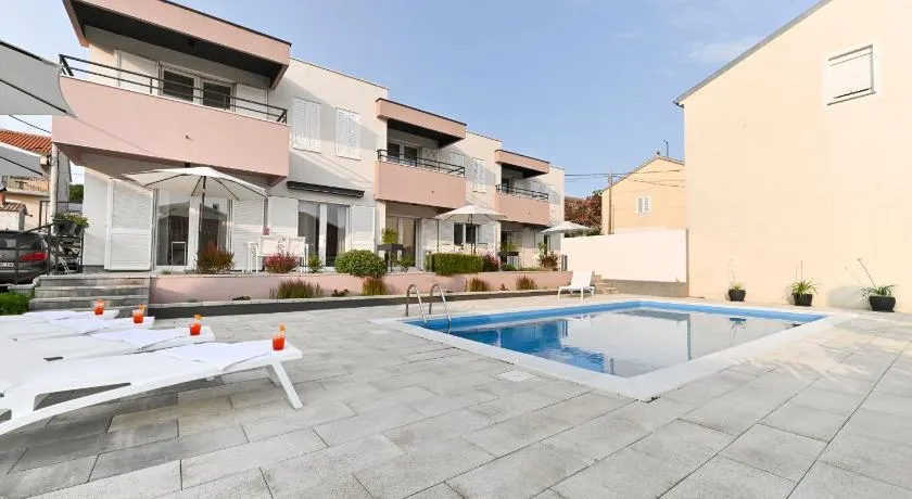 House Tre Venti with pool - Image 1
