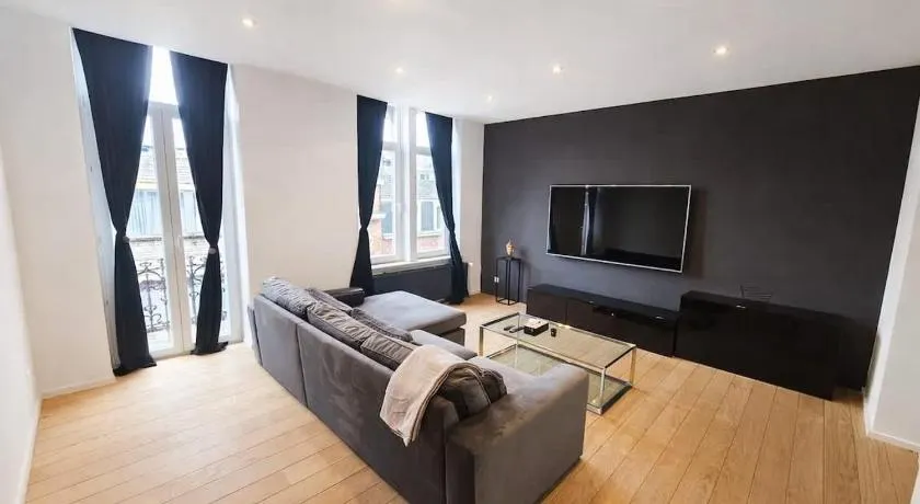 Luxury Triplex Stylish 2BR Apartment in Brussels - Image 1