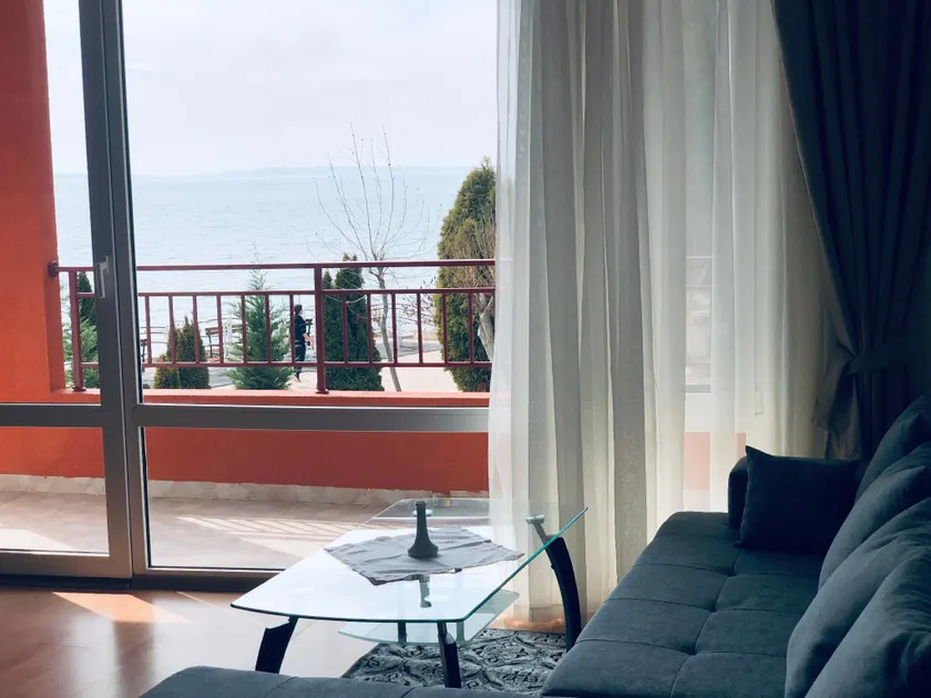 Seaside Apartment - Image 1