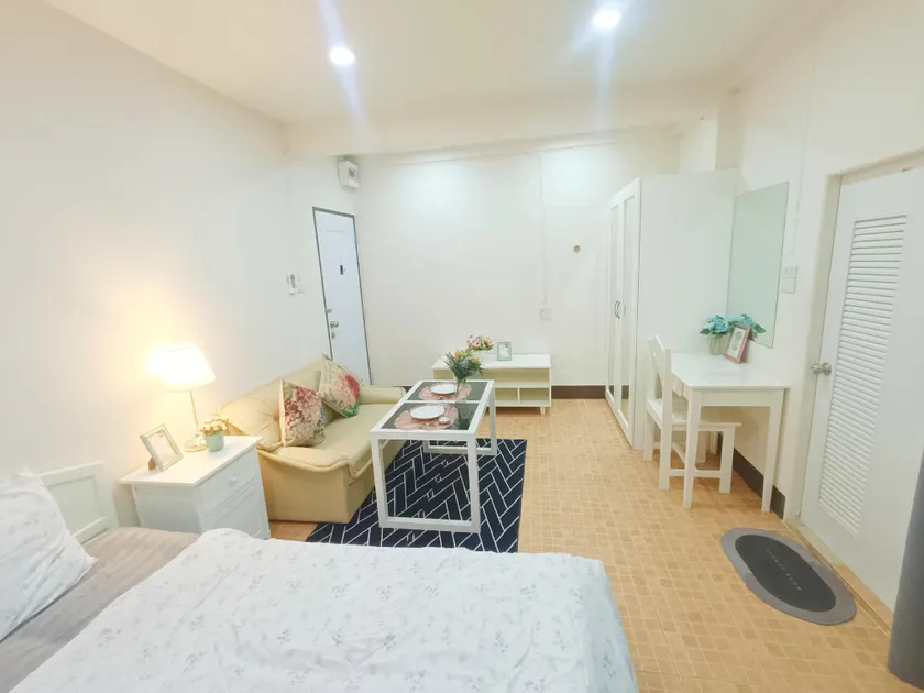 Chatuchak Apartments - Image 1