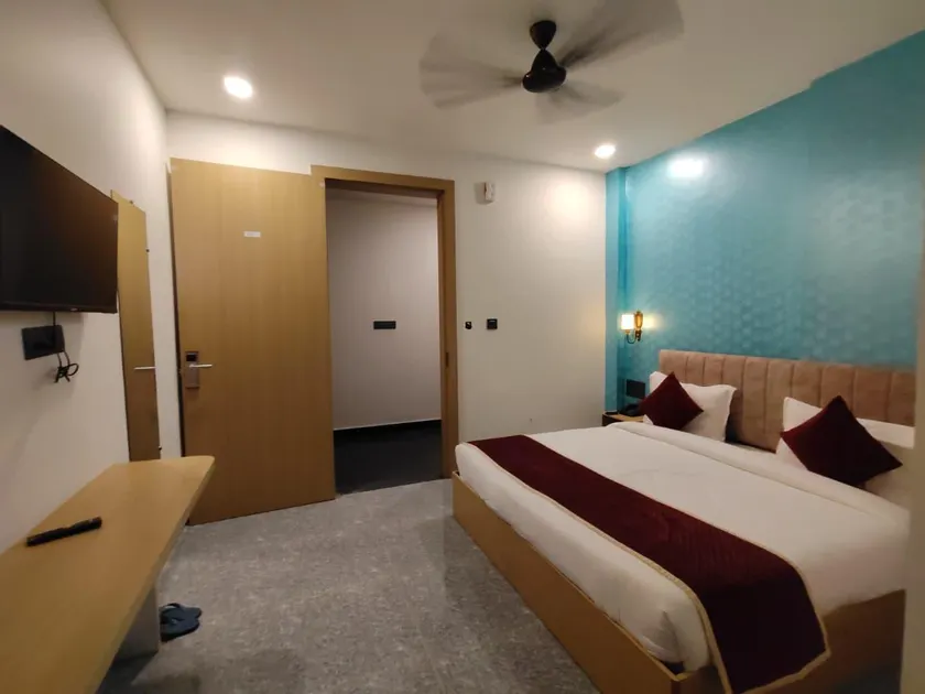 Hotel The Crown Prince - Image 1