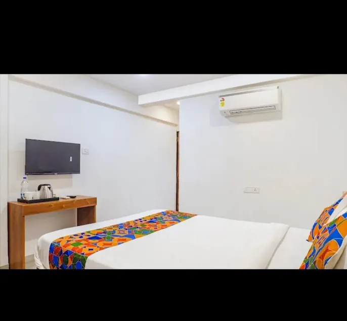Hotel Royal Palace - Image 1