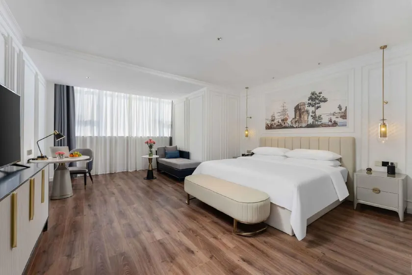 Venus Royal Hotel (Shenzhen World Convention and Exhibition Center Haoxiang Metro Station Branch) - Image 1