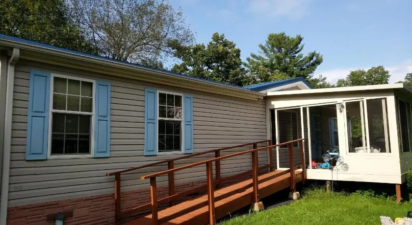 Thomas Holiday Home - Image 1