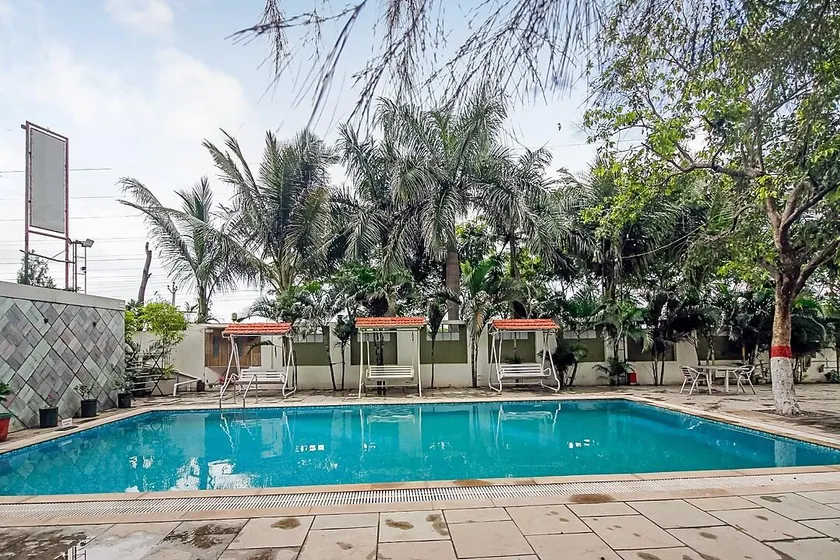 Hotel Executive - Image 1
