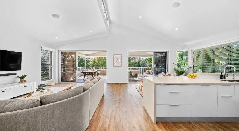 Casa al mare - Bribie Island 5BD Retreat - Image 1