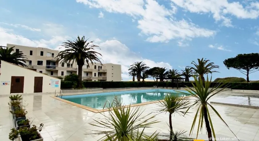 Studio 4 couchages piscine , plage , vue canigou - Image 1