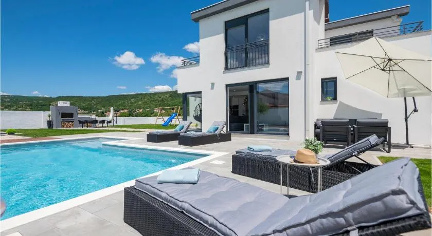 Nice Home In Donji Prolozac With 4 Bedrooms, Wifi And Outdoor Swimming Pool - Image 1