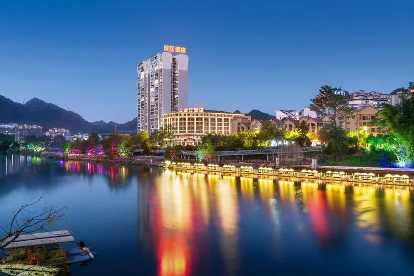 Xiaoqikong Binjiang Hotel - Image 1