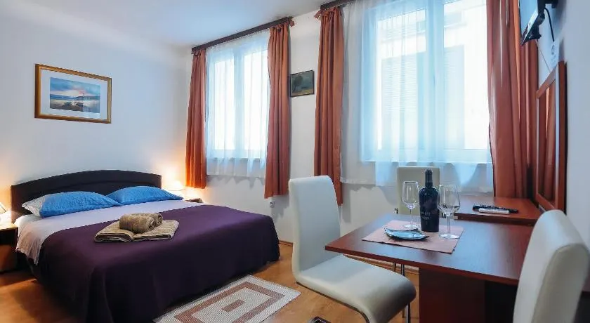 Sweet Dreams Apartments - Image 1