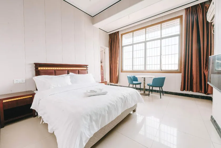 Yijia Hotel - Image 1