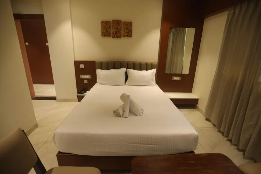 Hotel Tej Grand - Image 1