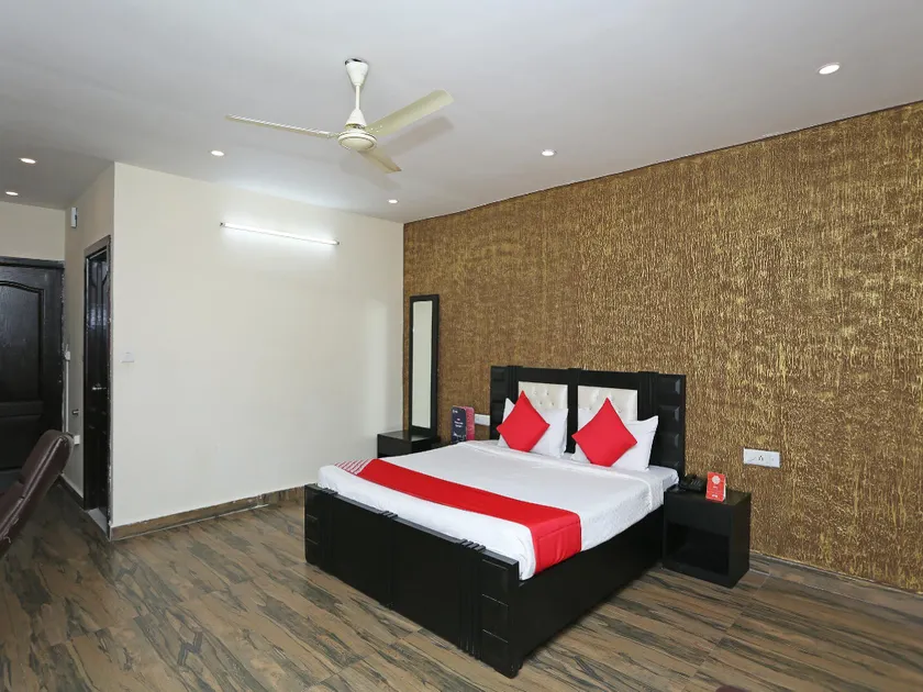 OYO 29173 The Grand, Jammu - Image 1