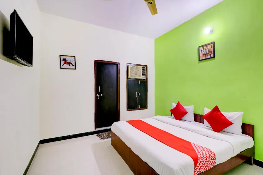 OYO 75016 Hotel Dezire - Image 1