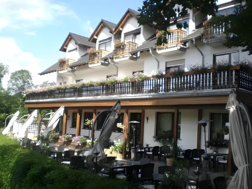 Landhotel Lembergblick - Image 1