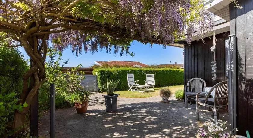 Lovely Summerhouse By The Beach - Image 1