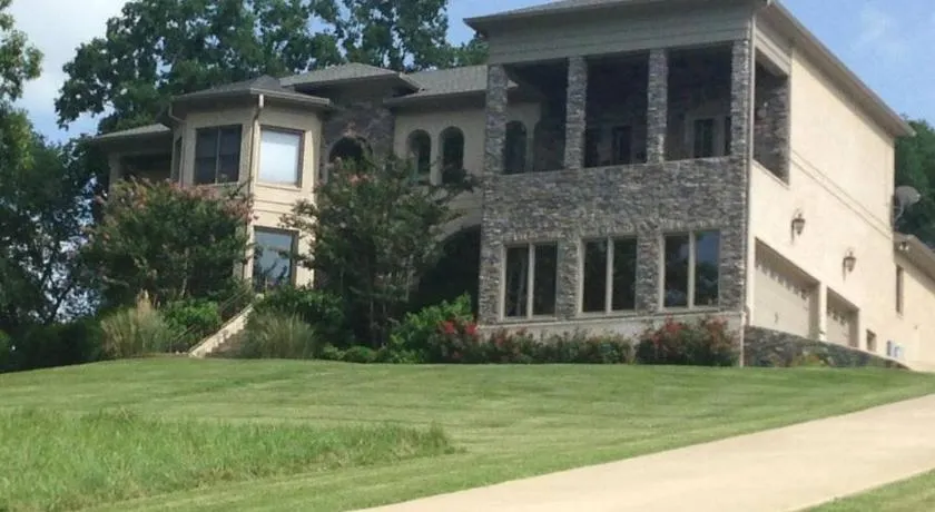 The Big House on Pleasant Valley Farm - Image 1