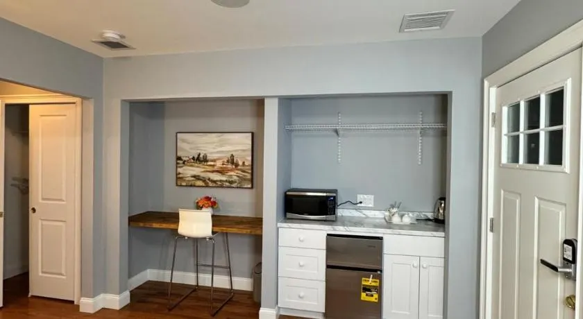 Cozy Room by Hofstra University - Image 1