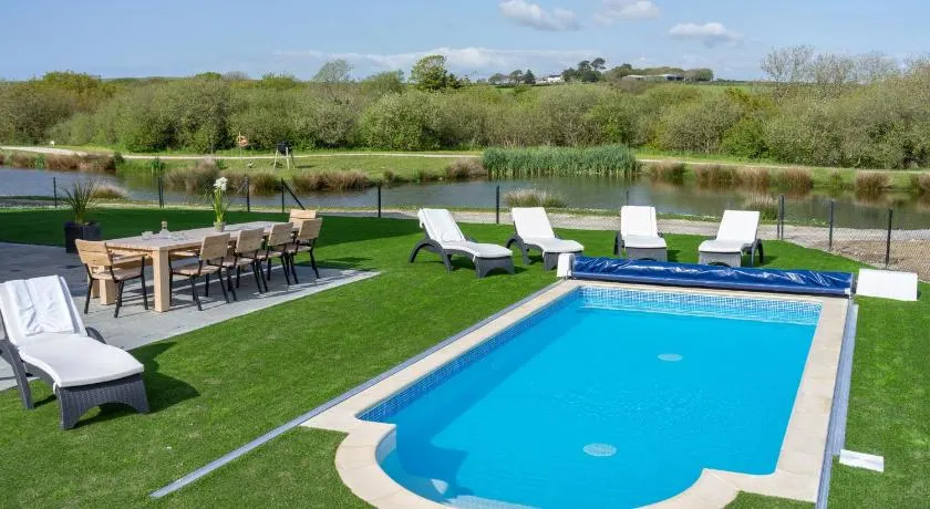 Herons House Sleeps 12, heated Pool, hot tub, sauna, games room 5 Star! - Image 1