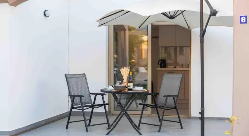 Row 7 Holiday Homes - Image 1