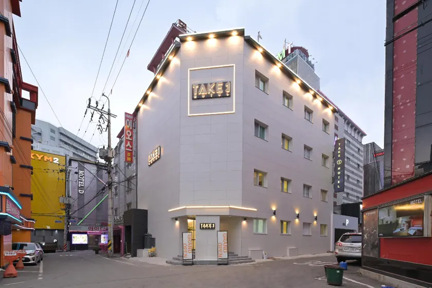 Take 1 Hotel - Image 1